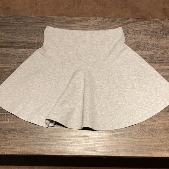 Silence & Noise Gray stretchy full skirt Sz M - Picture 4 of 6